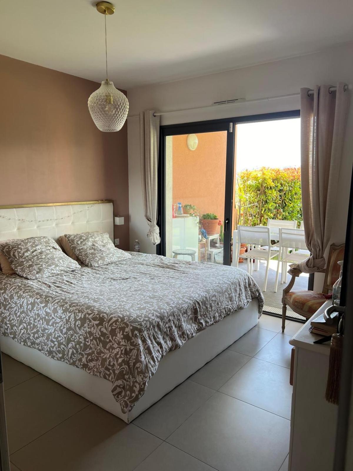 Joli 3 Pieces Ensoleille Sur Les Hauteurs De Apartment *